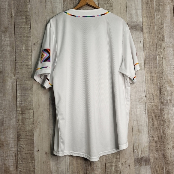 Boston Red Sox Baseball Pride Jersey 2023. Size Large. Unisex - Picture 6 of 10